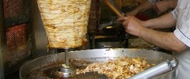 Tavuk döner 60 kişiyi zehirledi