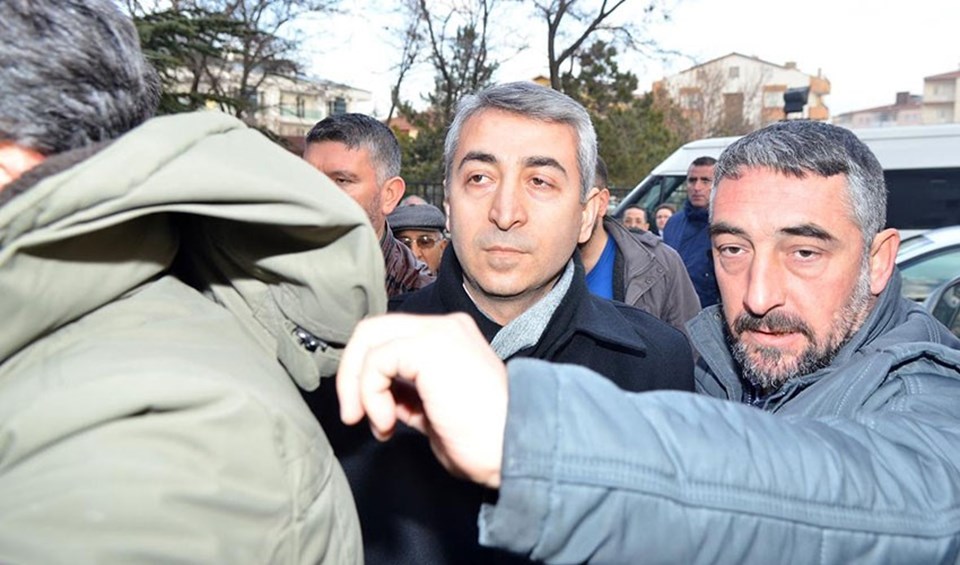 Eski TİB Başkanvekili Şen, avukatıyla geldiği Gölbaşı Adliyesi önünde gözaltına alınmıştı