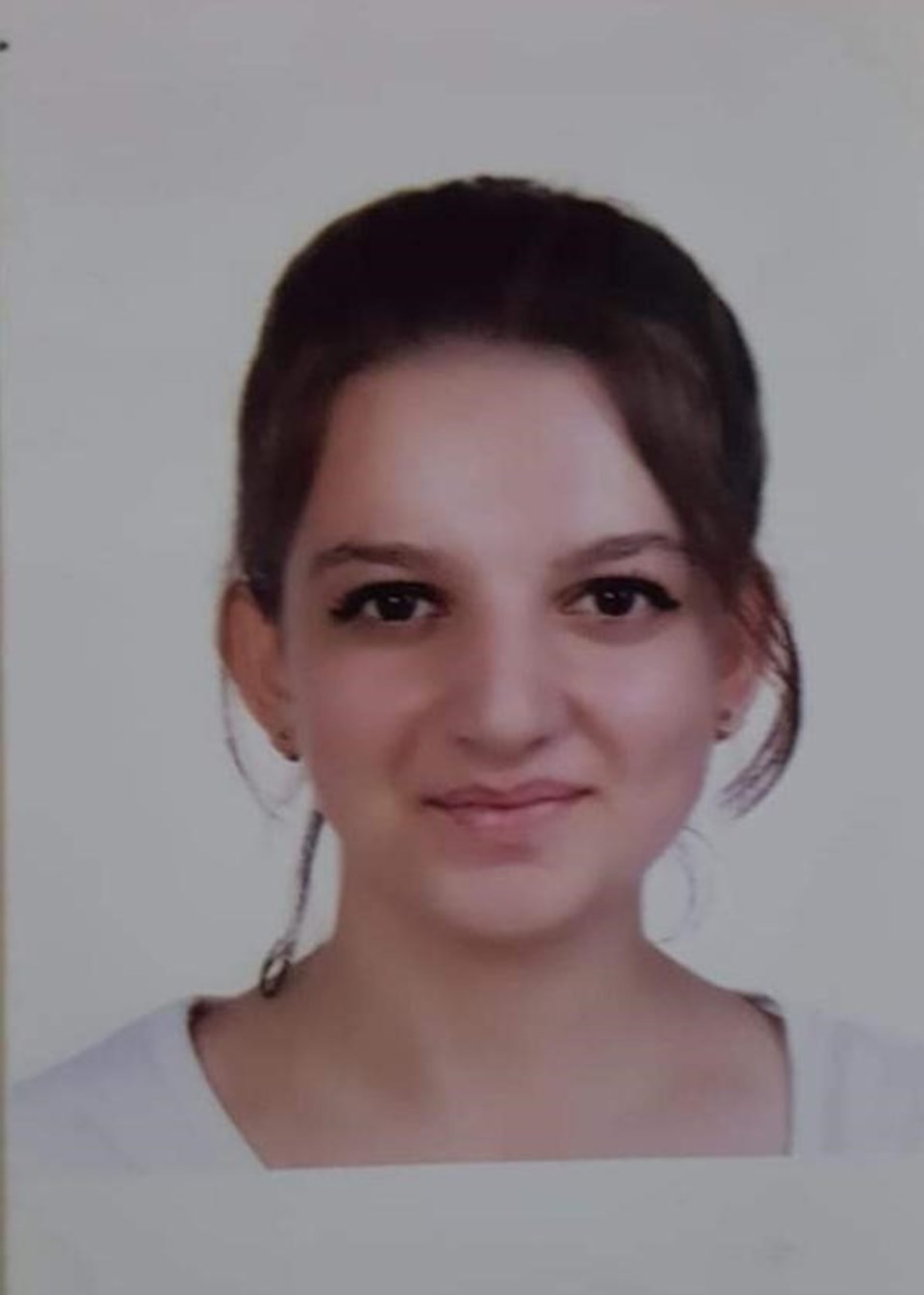 17 yaşındaki Emel kayıp.