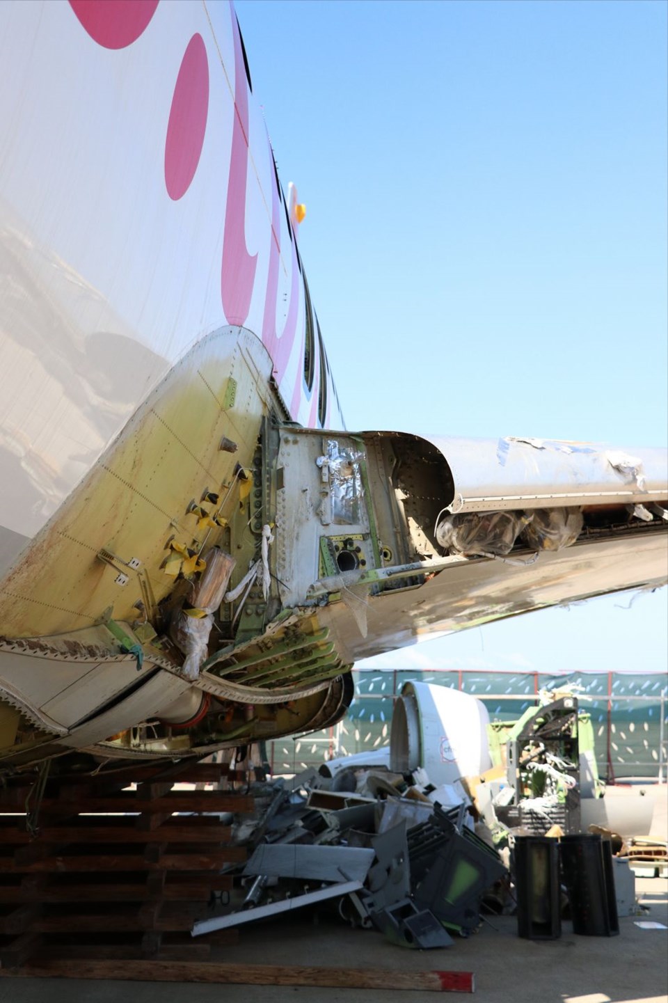 Trabzon'da pistten çıkan uçağın iç bölümündeki söküm işlemleri tamamlandı 10 Haberler Son Dakika Havacılık Haberleri | Türk Hava Yolları, Pegasus, Sunexpress, Corendon, Havacılık, Havayolları, Havalimanları, Havaalanları, THY, Hostes, Pilot, Uçak, Kabin memuru, SHGM, DHMİ