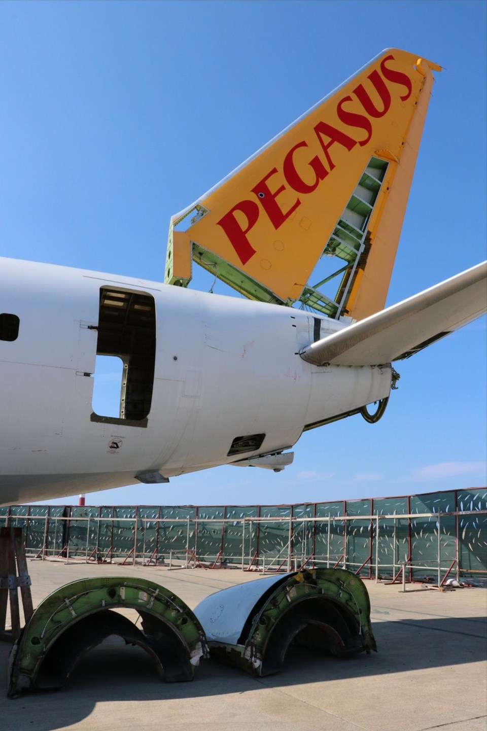 Trabzon'da pistten çıkan uçağın iç bölümündeki söküm işlemleri tamamlandı 4 Haberler Son Dakika Havacılık Haberleri | Türk Hava Yolları, Pegasus, Sunexpress, Corendon, Havacılık, Havayolları, Havalimanları, Havaalanları, THY, Hostes, Pilot, Uçak, Kabin memuru, SHGM, DHMİ