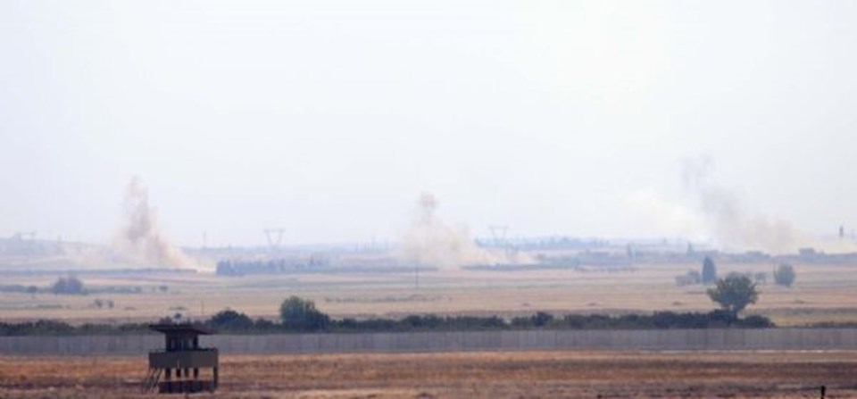 Tankların girişi sırasında sınırda konuşlu birliklerin, IŞİD kontrolündeki bölgeleri topçu ateşine tuttuğu haber veriliyor.