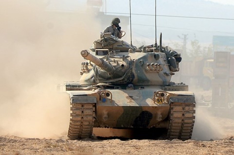 13.30 sıralarında Türk Silahlı Kuvvetleri Salhan köyü yakınlarından Suriye’nin Çobanbey kasabasına tanklar ve zırhlı araçlar ile giriş yaptı. TSK tarafından uzun bir süreden beri bu bölgeye tank ve zırhlı araç takviyesi yapılmıştı.