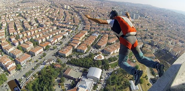 Hezarfen Ahmet Çelebi'nin taktığı kanatlarla,...