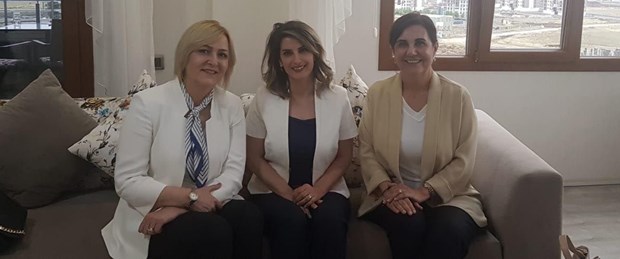 ulku-ince-basak-demirtasi-evinde-ziyaret-etti_2249_dhaphoto2.jpg