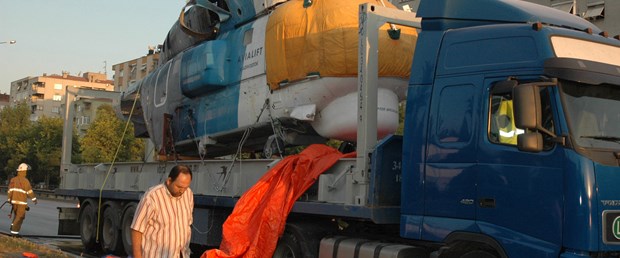 Üst geçitte helikopter yandı