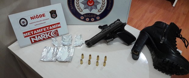 uyuşturucu ayakkabı topuğunda.jpg