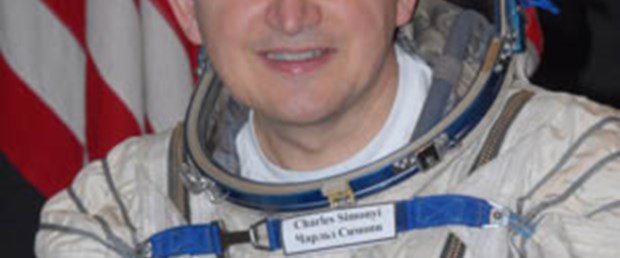 Uzay Turisti Simonyi geri döndü