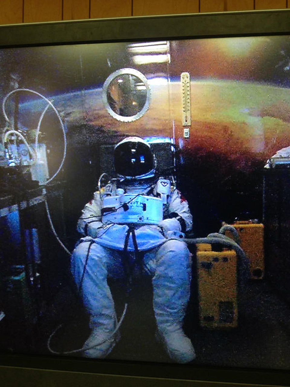Baumgartner, atlayacağı yükseliğe çıkmadan önce 1.5 saat nefes egzersizleri yaptı.