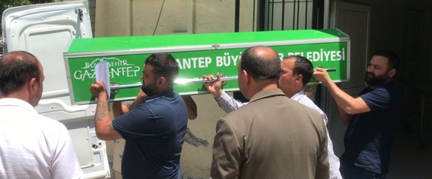 üzerine mangal düşen çocuk öldü.jpg