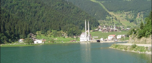 Uzungöl duvara çarptı