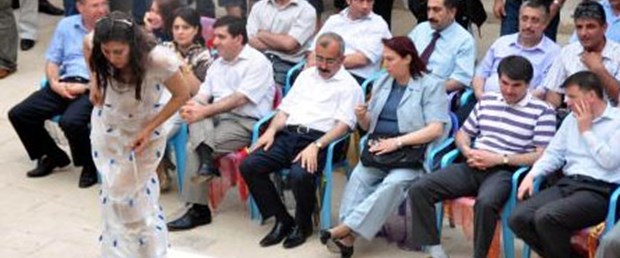 Vali kadınları çıplak sanınca...