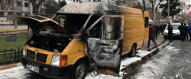 vatan-caddesinde-minibus-yandi_5037_dhaphoto2.jpg
