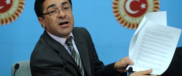 Vekille görüntülenen sekreter işe geri döndü