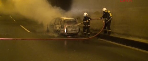 Yanan araç Bolu Dağı trafiğini felç etti