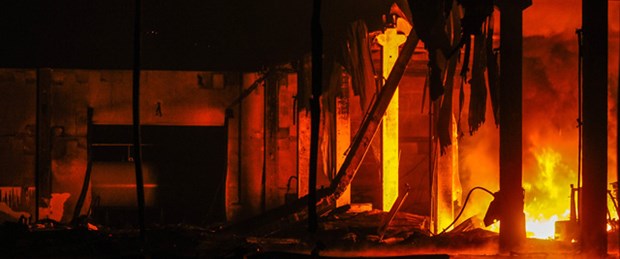 Yangın fabrikayı kül etti