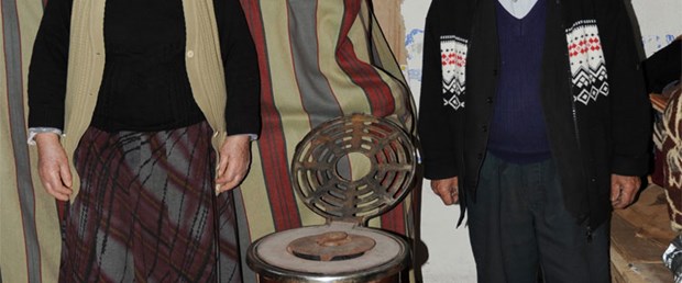 Yaşlı çiftin sobaiçi dövizleri çalındı