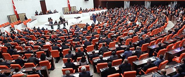 Yemin krizine yasayla çözüm zor