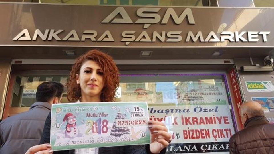 Büyük ikramiyenin çıktığı Ankara Şans Market'in işletmecisi İnci Çıplak.