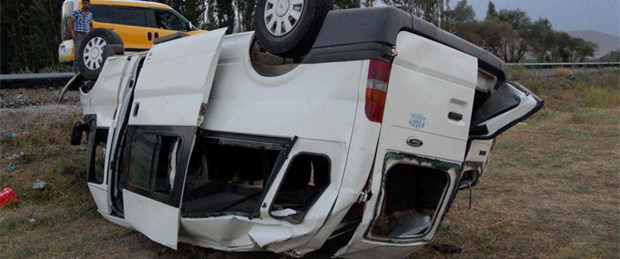 Yola fırlayan çocuk öldü, 10 kişi yaralandı