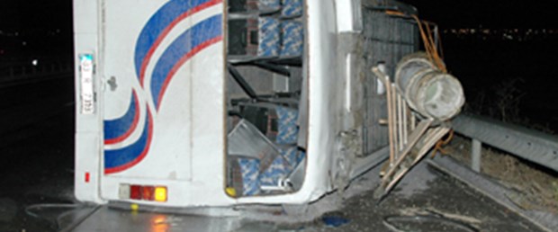 Yolcu otobüsü devrildi: 2 ölü