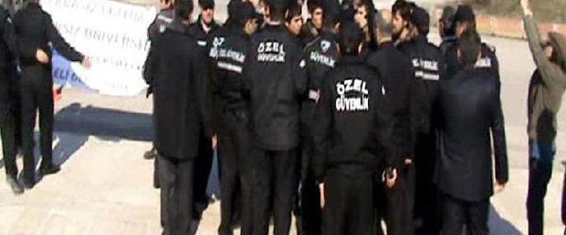 Yumurta atan üniversitelilere beraat