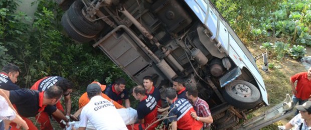 Zonguldak'ta halk otobüsü devrildi