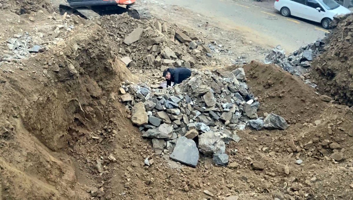 İstanbul’da kazı çalışmasında esrarengiz olay: Kafatası ve iskelet bulundu İstanbul’da kazı çalışmasında esrarengiz olay: Kafatası ve iskelet bulundu