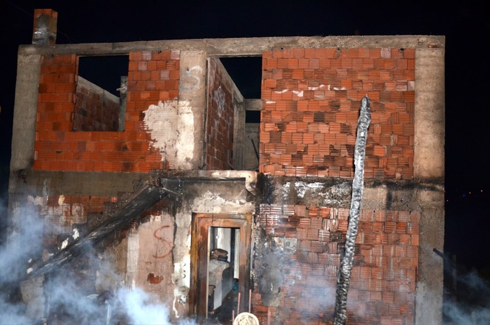 Kastamonu'da yıldırım 6 evi yaktı - 1