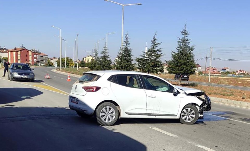 Konya'da iki otomobil çarpıştı: 11 yaralı - 1