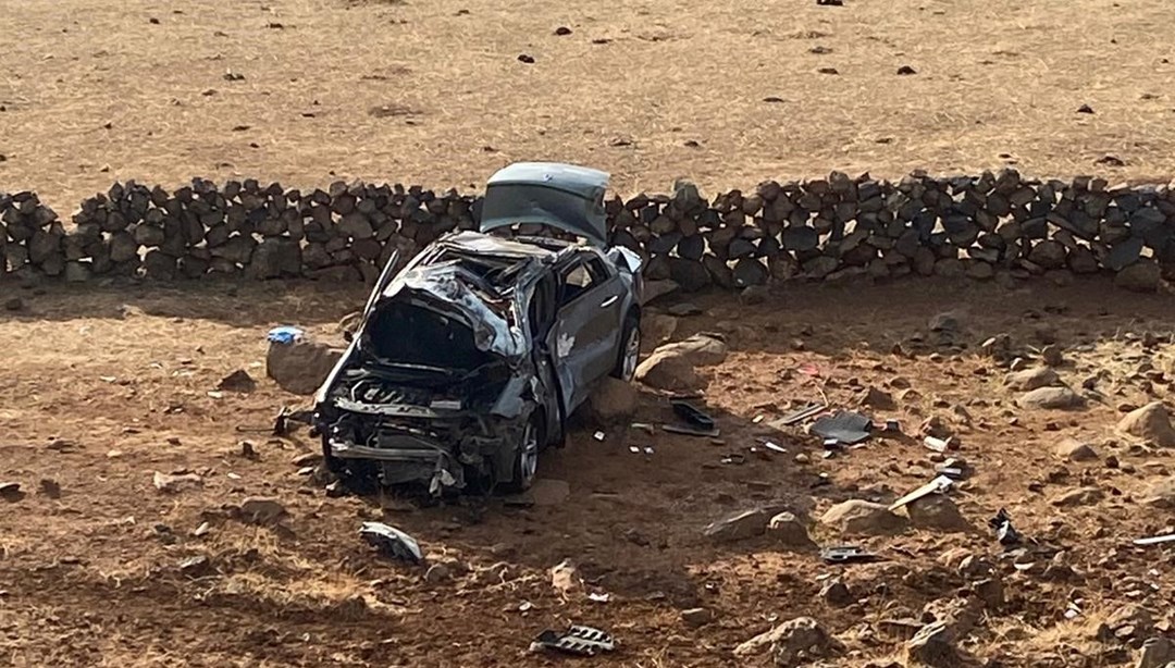 Diyarbakır’da hurdaya dönen otomobilde 2 kişi yaralandı