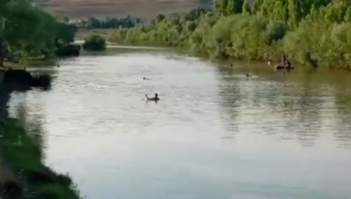 Serinlemek için suya girdiler: 3 çocuktan biri öldü Serinlemek için suya girdiler: 3 çocuktan biri öldü