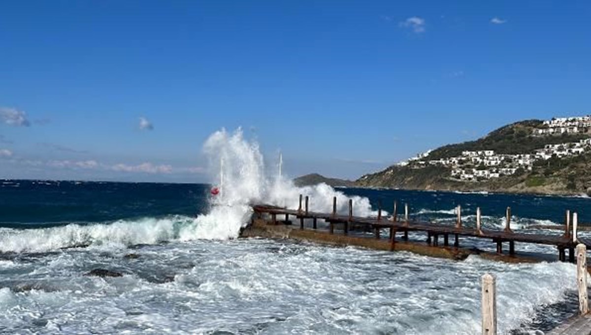 Bodrum'da feribot seferlerine fırtına engeli