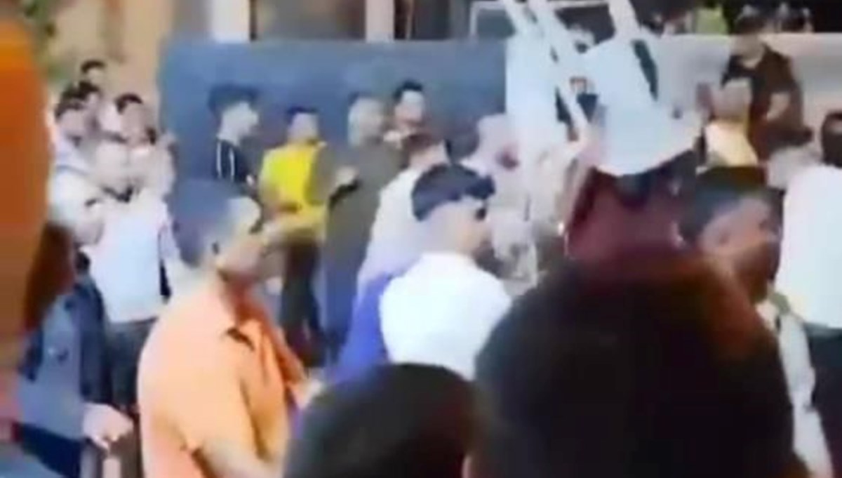 Halay başı olma tartışması kavgaya dönüştü, düğünde sandalyeler havada uçuştu Halay başı olma tartışması kavgaya dönüştü, düğünde sandalyeler havada uçuştu
