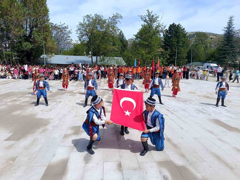 23 Nisan Coşkusu: Tatil Mi, Yarım Gün Mazereti Mi? 74 tww 8JQv2UOaJn2StdD7WA