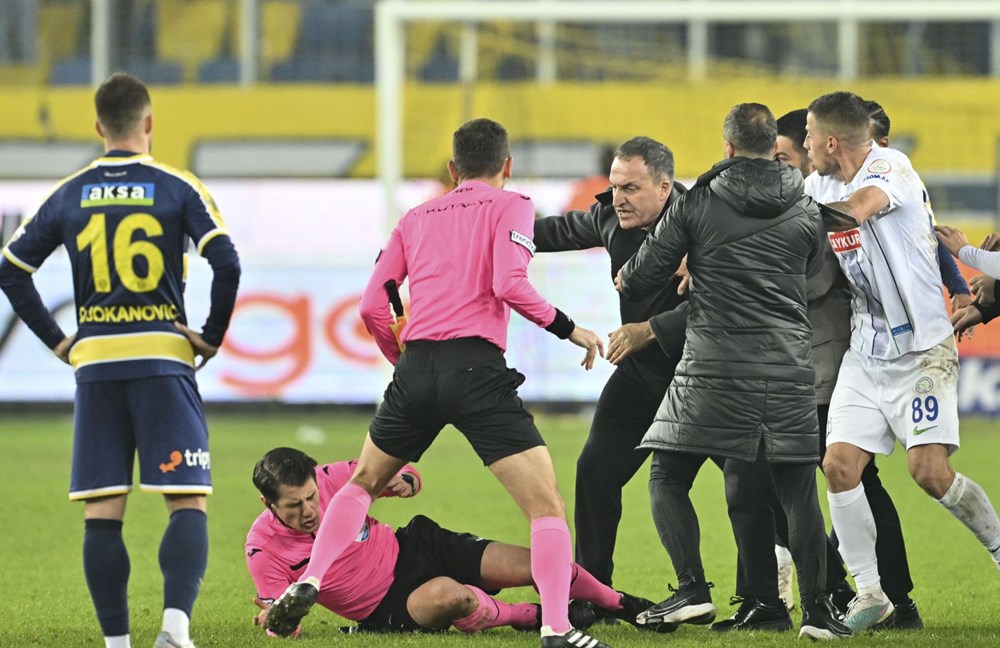 MKE Ankaragücü Kulübü Başkanı Faruk Koca hakem Halil Umut Meler'e yumruk attı - 6