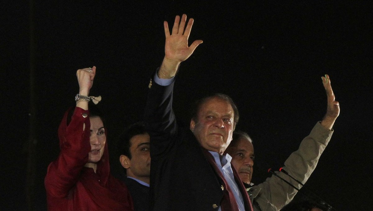Eski Pakistan Başbakanı: Eski Pakistan Başbakanı: