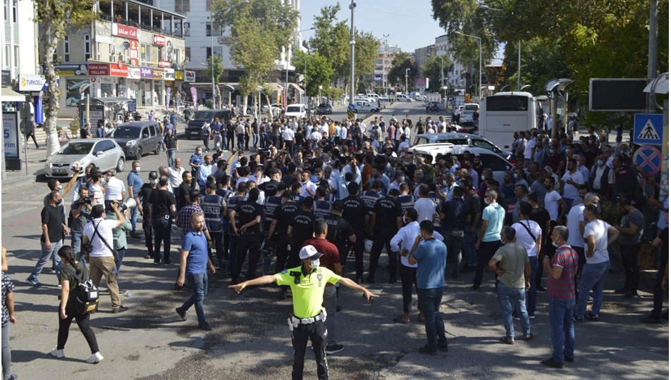Adıyaman'da tütün satıcıları ve polis arasında arbede