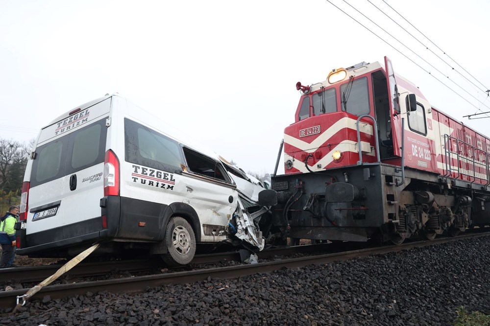 Kırklareli’nde fabrika servisine tren çarptı: İki yaralı - 3