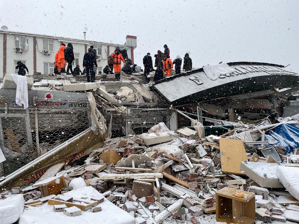 Türkiye yasta | Depremin vurduğu 10 ilden çarpıcı fotoğraflar... - 17