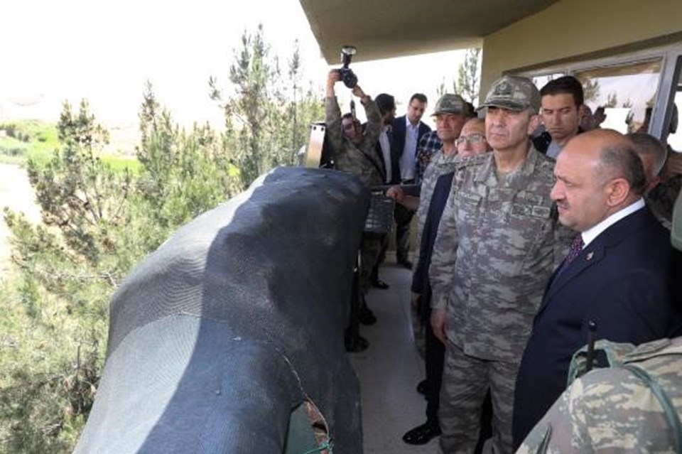 Bakan Işık, Mardin�de sınır hattına inşa edilen duvar çalışmalarını