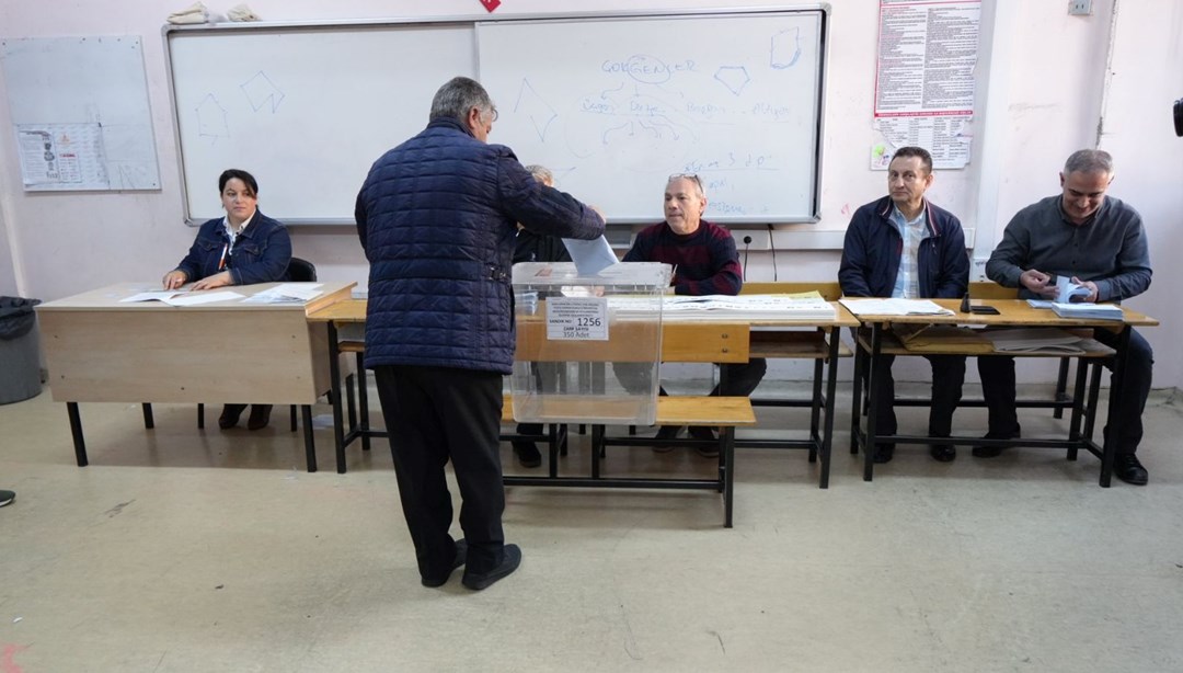 Gaziantep'te oy kullanma işlemi başladı
