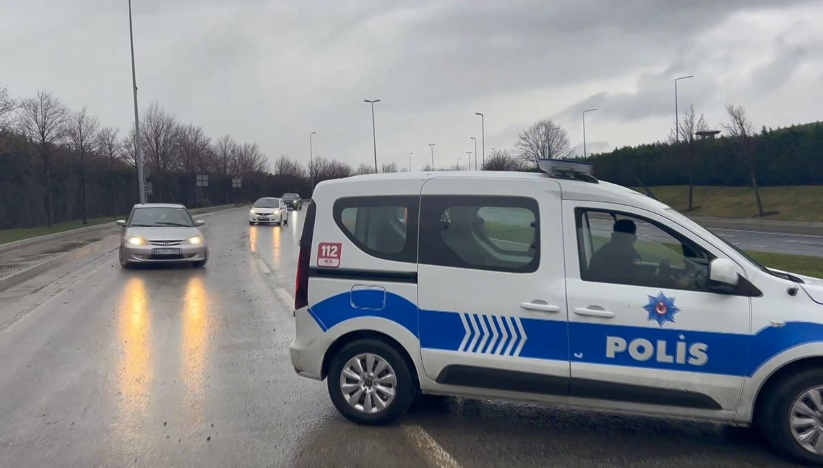 Bakırköy’de yol göle döndü: Caddenin tek yönü trafiğe kapatıldı