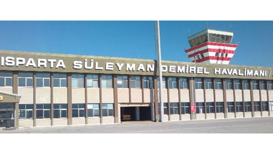 İniş takımlarının açılması unutulan uçak gövdesi üzerine iniş yaptı