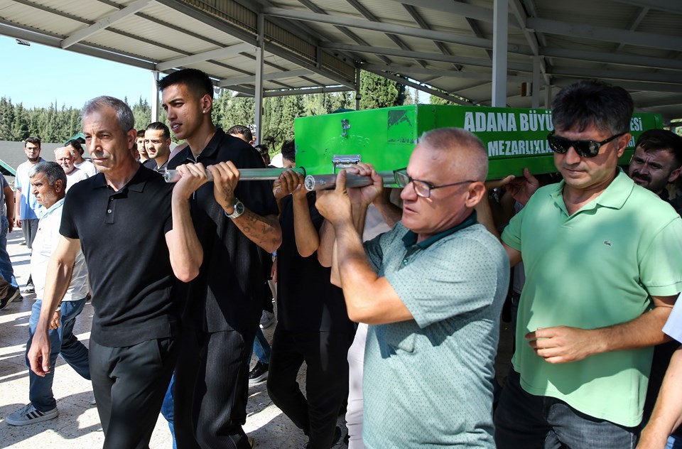 Fenerbahçe'nin kalecisi İrfan Can Eğribayat'ın babasının cenazesi defnedildi - 1