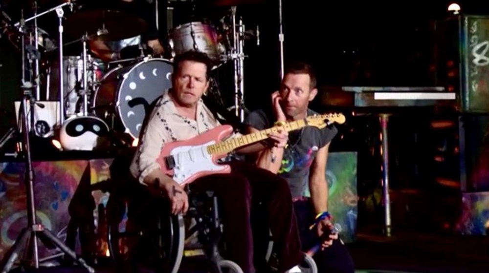 Glastonbury'e damga vurdu: Coldplay konserinde Michael J. Fox sürprizi - 5