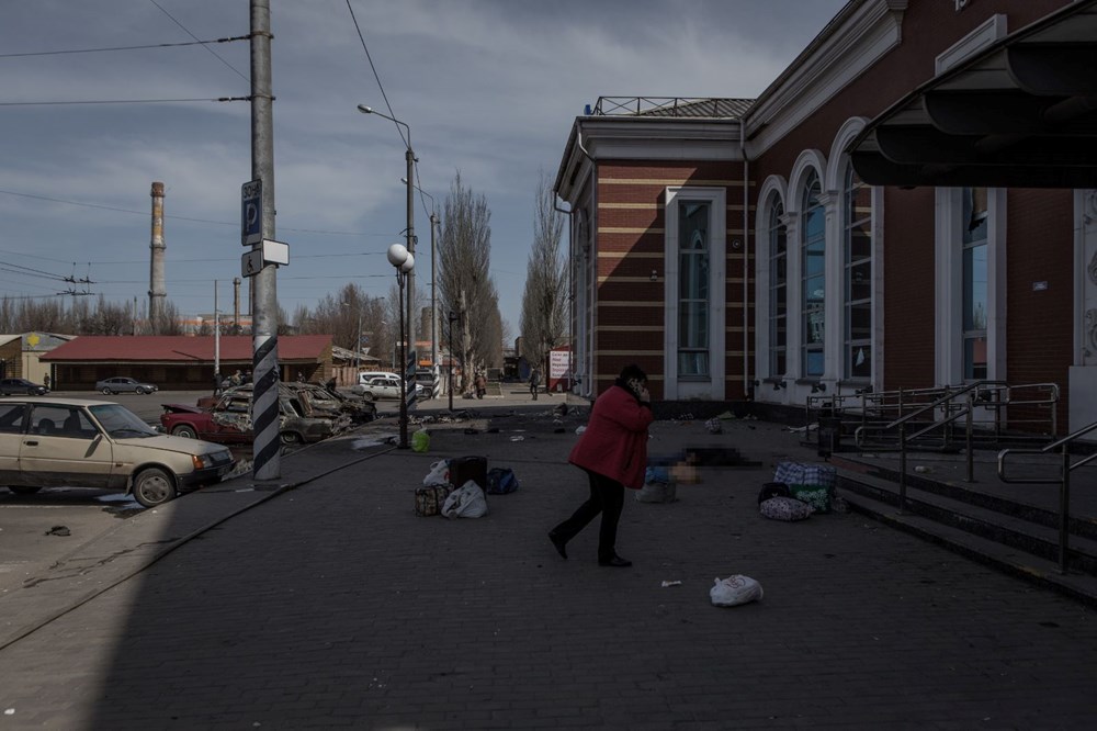 Rusya Ukrayna'da Kramatorsk tren garını vurdu: Olay yerinden fotoğraflar - 17
