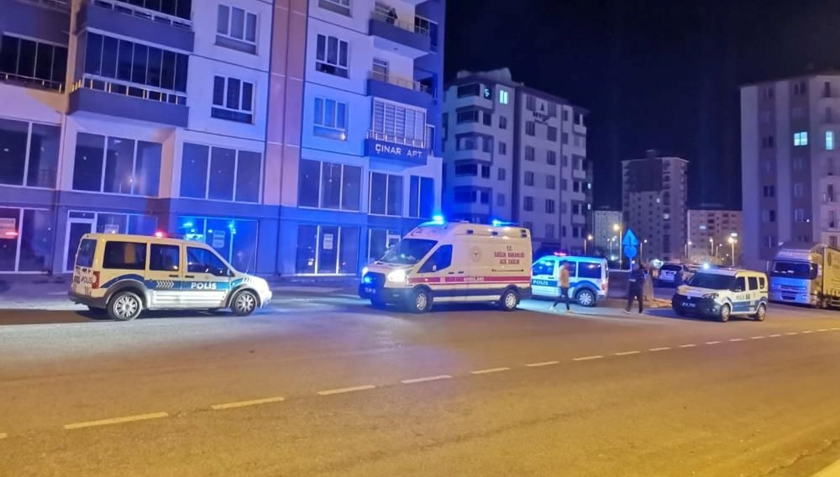 Kayseri'de 9'uncu kattan düşen genç öldü Kayseri'de 9'uncu kattan düşen genç öldü