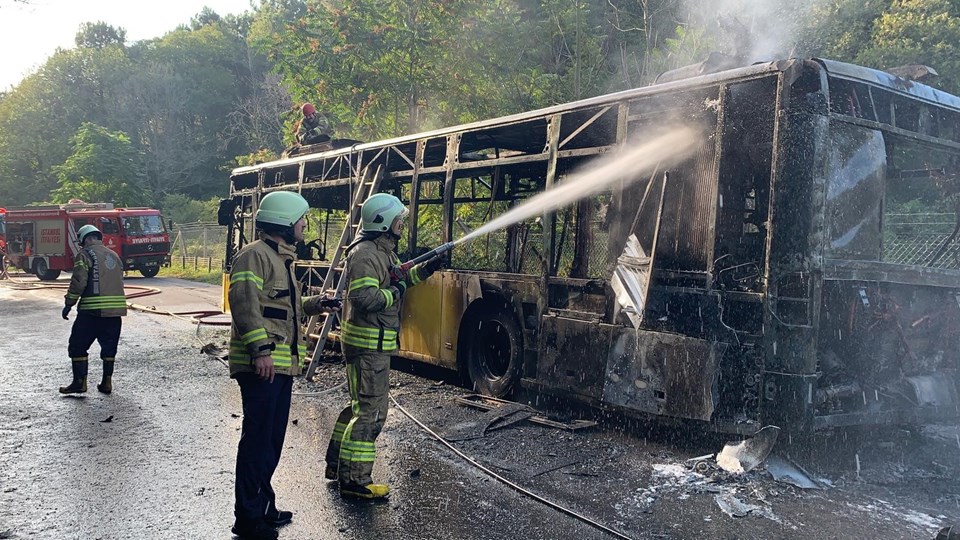 Beykoz'da İETT otobüsü alev alev yandı - 2