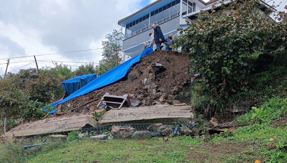 Ordu'da kuvvetli sağanak: İstinat duvarı yıkılan ev boşaltıldı